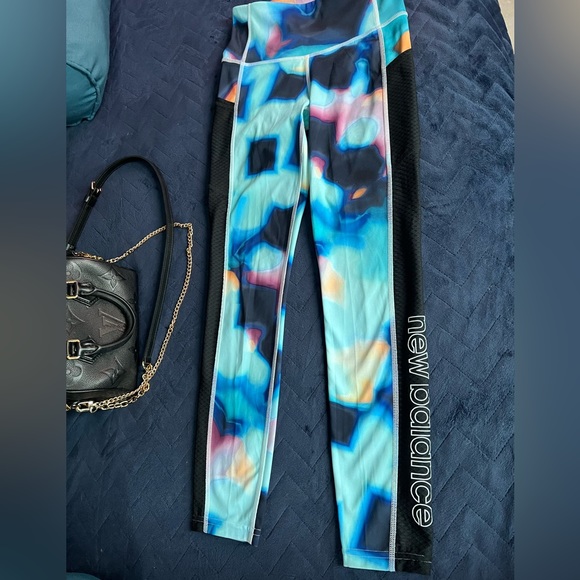 AMAZING NEW BALANCE WORKOUT PANTS (like new) - Picture 10 of 10